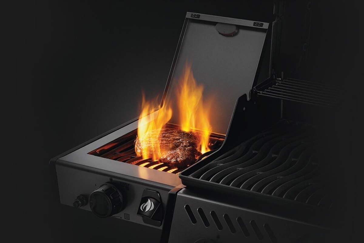 Газовый гриль Napoleon Freestyle 425 с боковой конфоркой Sizzle Zone, графитовый F425SIBPGT-RU