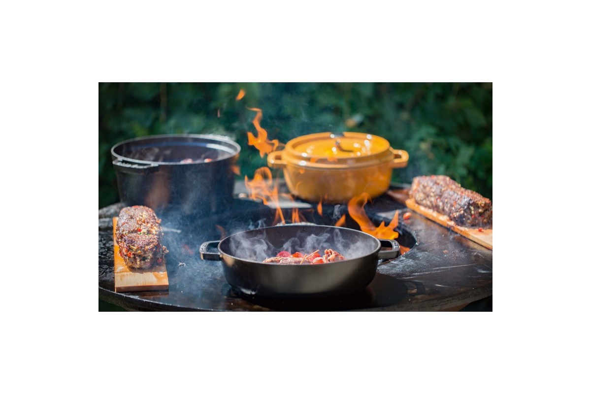 Гриль очаг OFYR Island Black 100 Teak Wood с дровницей, рабочей поверхностью из Тика, лотком для инструментов и специй