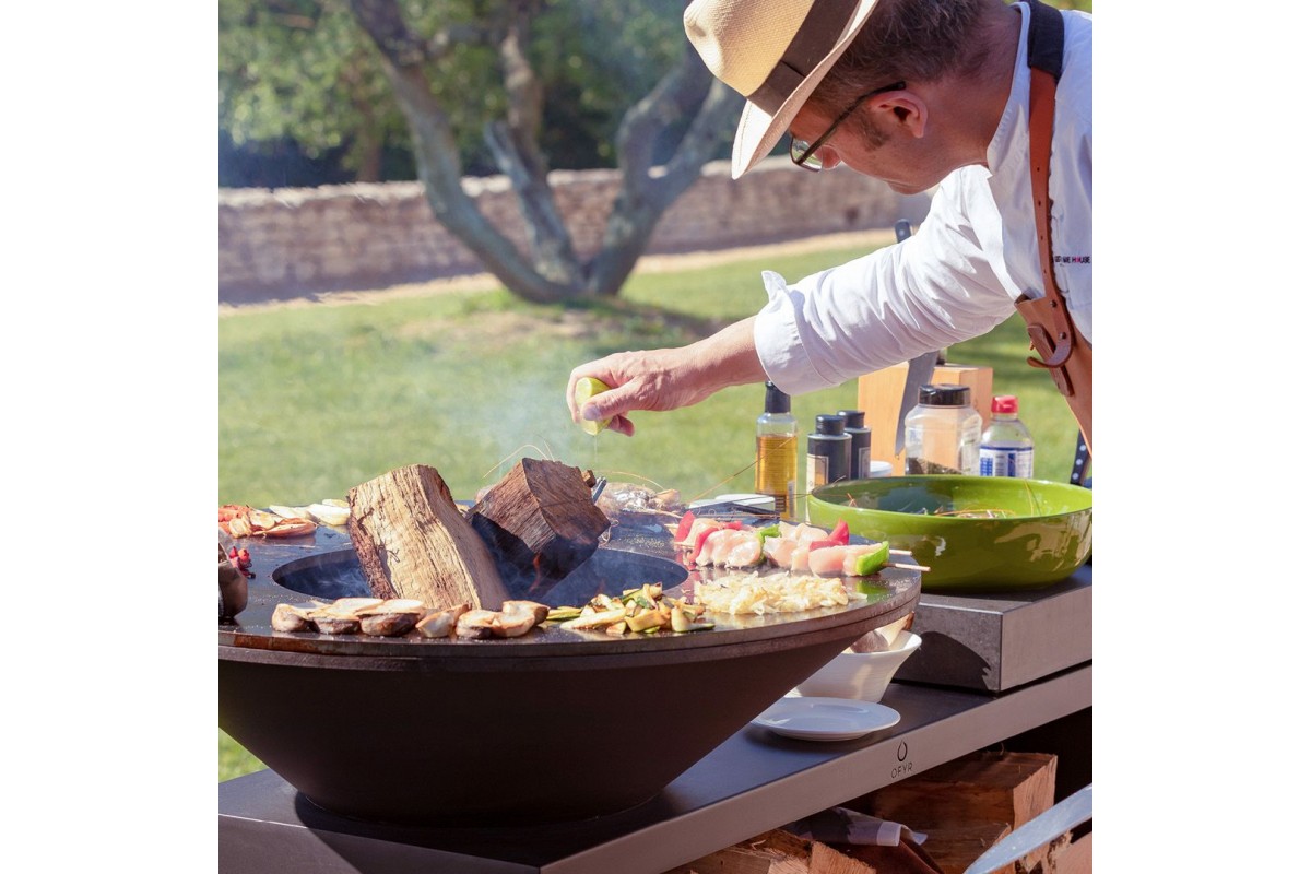 Гриль очаг OFYR Island Black 85 Ceramic Dark Grey с дровницей, керамической рабочей поверхностью, лотком для инструментов и спец