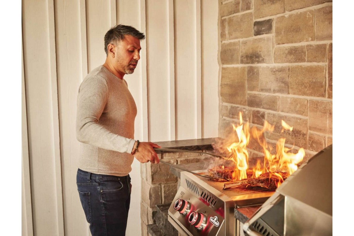 Двойная инфракрасная горелка SIZZLE ZONE для встраивания с крышкой из нержавеющей стали Napoleon BIB18IRPSS-CE