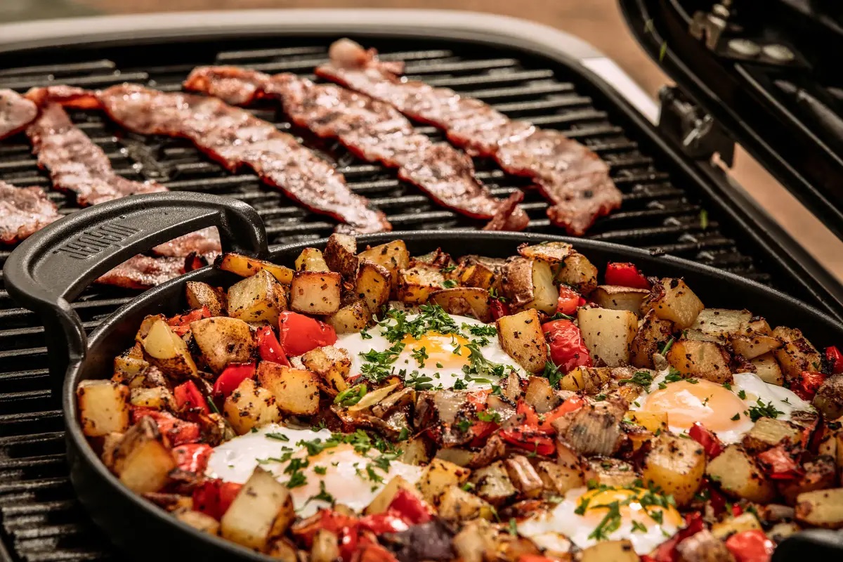 Газовый гриль Weber Traveler LP Stealth, черный 9013075