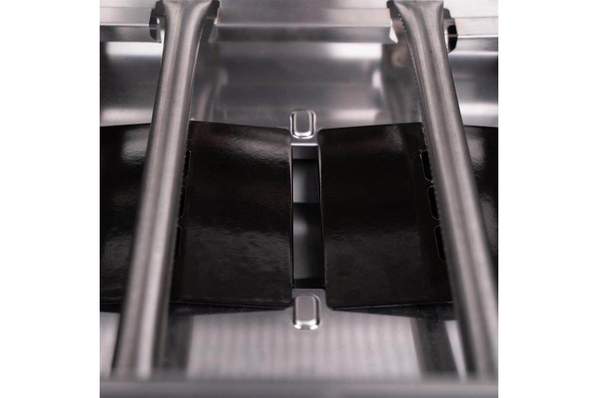 Газовый гриль SANTOS S-418 Black, с боковой и задней горелкой, черный 900297