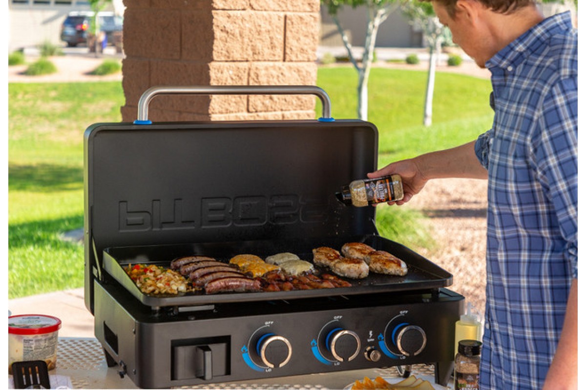 Портативний газовий гриль-планча Pit Boss Ultimate, на 3 пальники, зйомний, зі столом, 10810