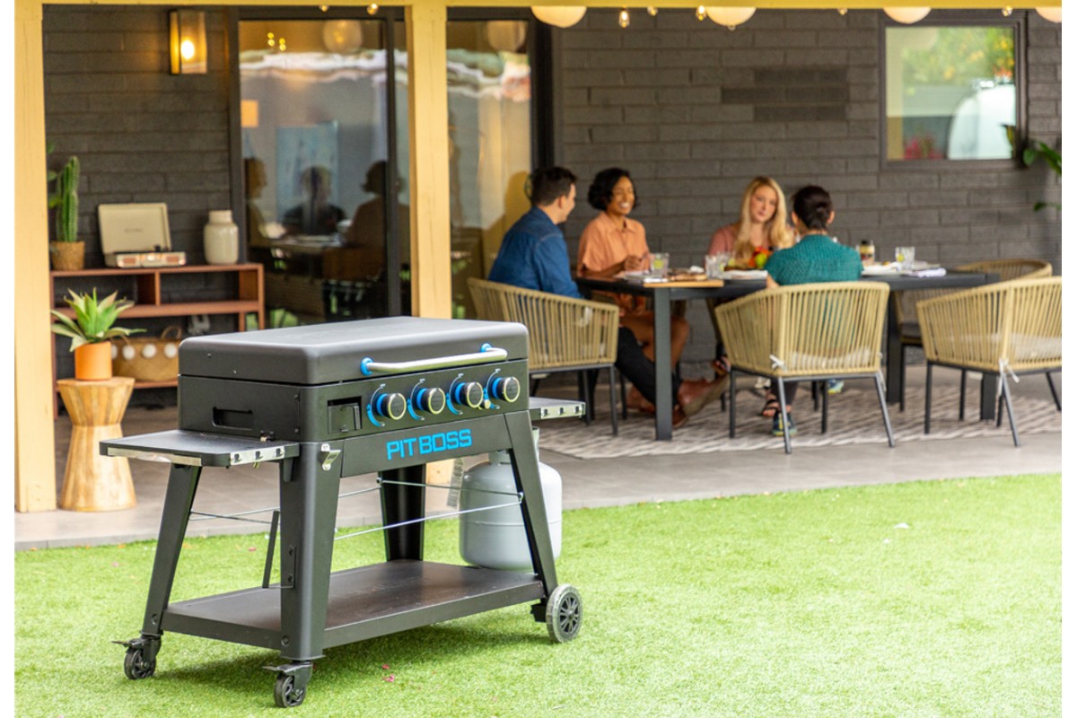 Портативний газовий гриль-планча Pit Boss Ultimate, на 4 пальники, зйомний, зі столом, 10813
