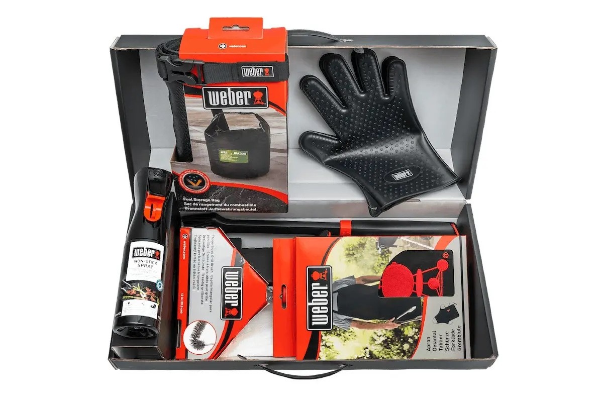 Стартовый набор аксессуаров для приготовления и очистки SmokeFire Weber 18307