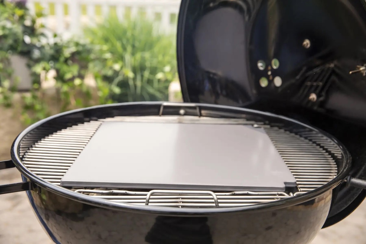 Вугільний гриль Weber Master-Touch E-6755 67 см чорний 1500230