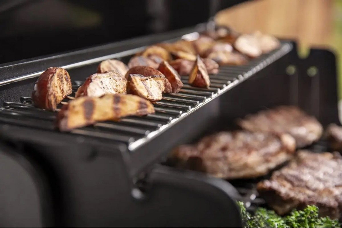 Газовый гриль Weber Genesis E-315 черный 1500631