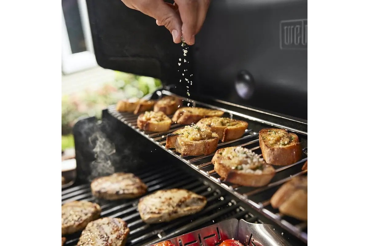 Газовый гриль Weber Genesis E-415 черный 1500612