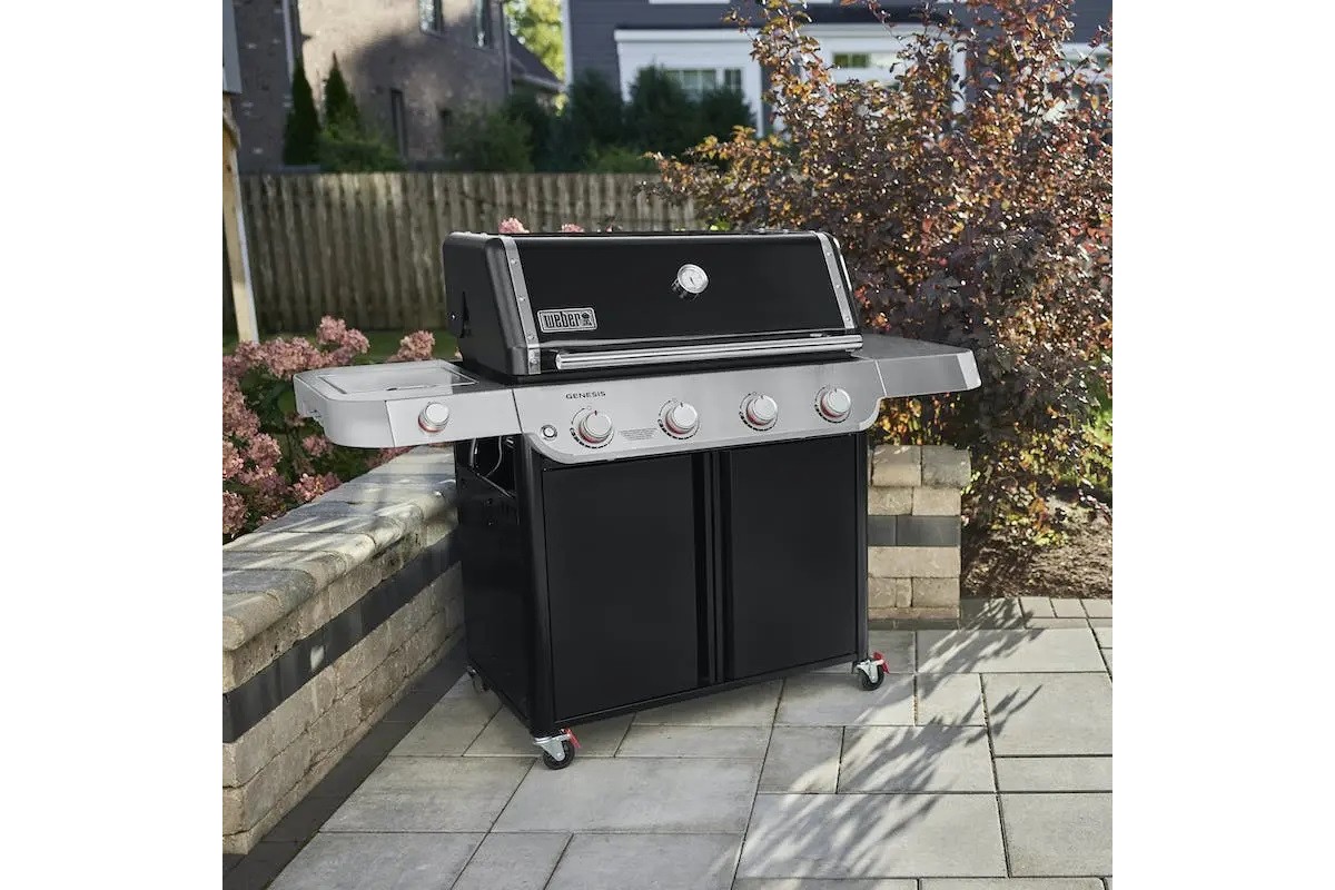 Газовый гриль Weber Genesis E-415 черный 1500612