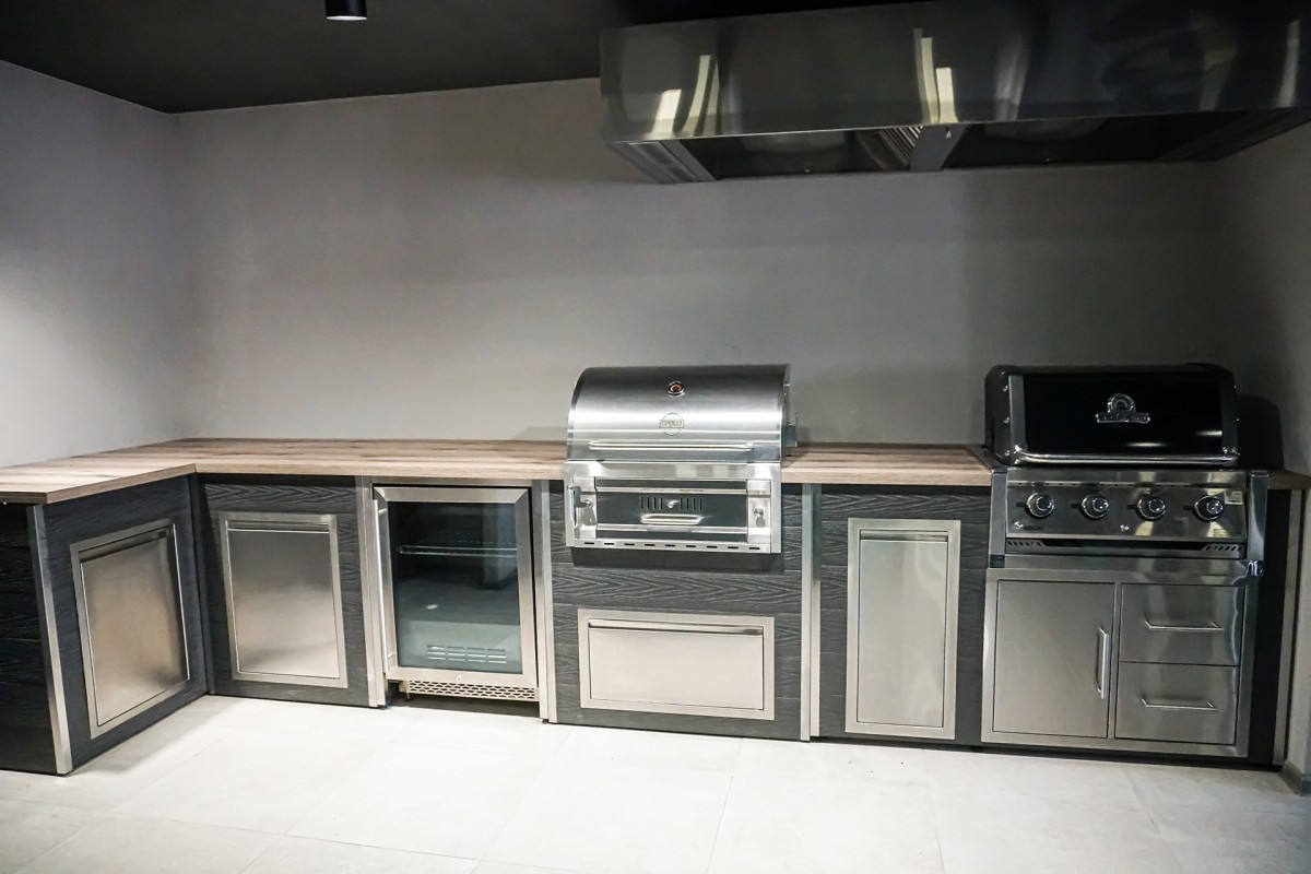 Барбекю кухня с газовым и угольным грилем (Broil King Regal 420 и GRILLI Fiery Fish) 4.4 м.п.