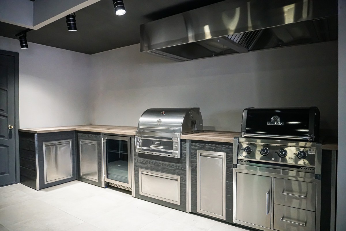 Барбекю кухня с газовым и угольным грилем (Broil King Regal 420 и GRILLI Fiery Fish) 4.4 м.п.