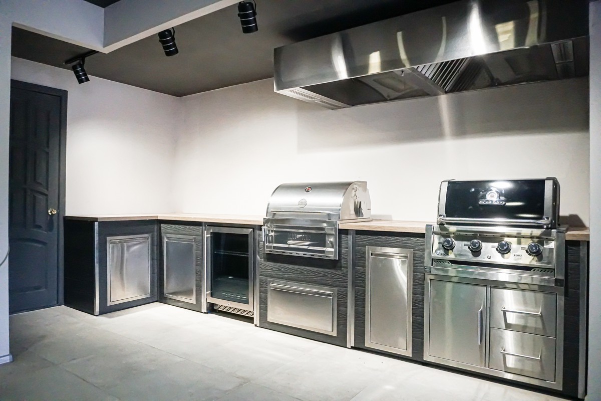 Барбекю кухня с газовым и угольным грилем (Broil King Regal 420 и GRILLI Fiery Fish) 4.4 м.п.