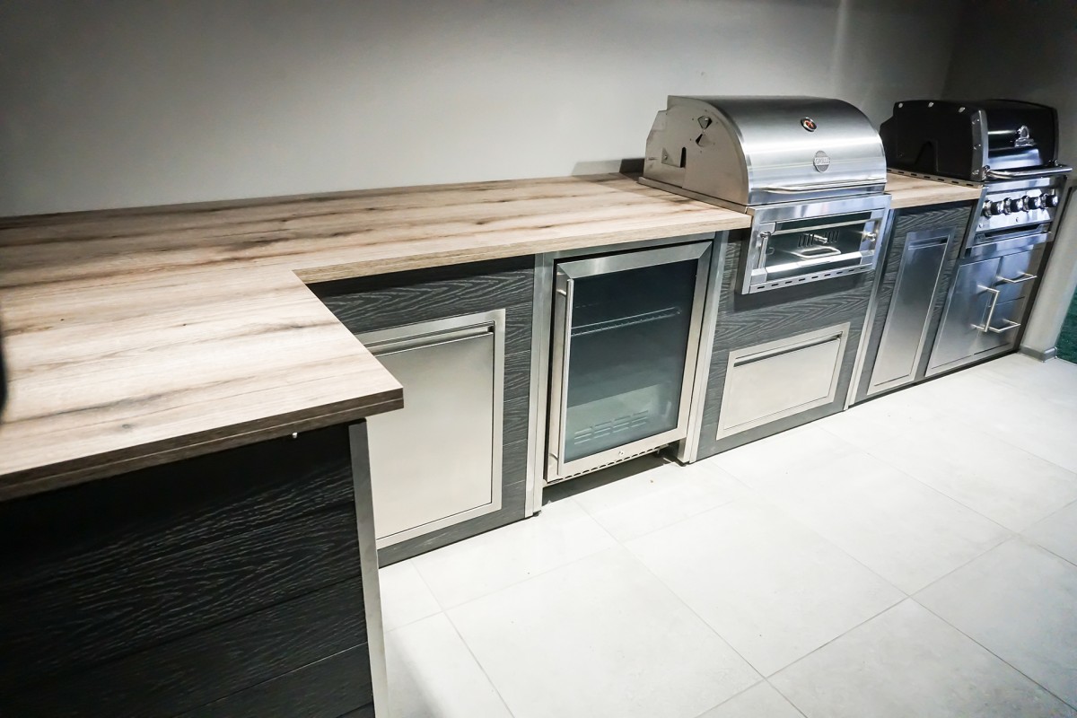 Барбекю кухня с газовым и угольным грилем (Broil King Regal 420 и GRILLI Fiery Fish) 4.4 м.п.