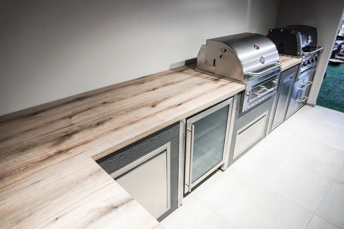 Барбекю кухня с газовым и угольным грилем (Broil King Regal 420 и GRILLI Fiery Fish) 4.4 м.п.