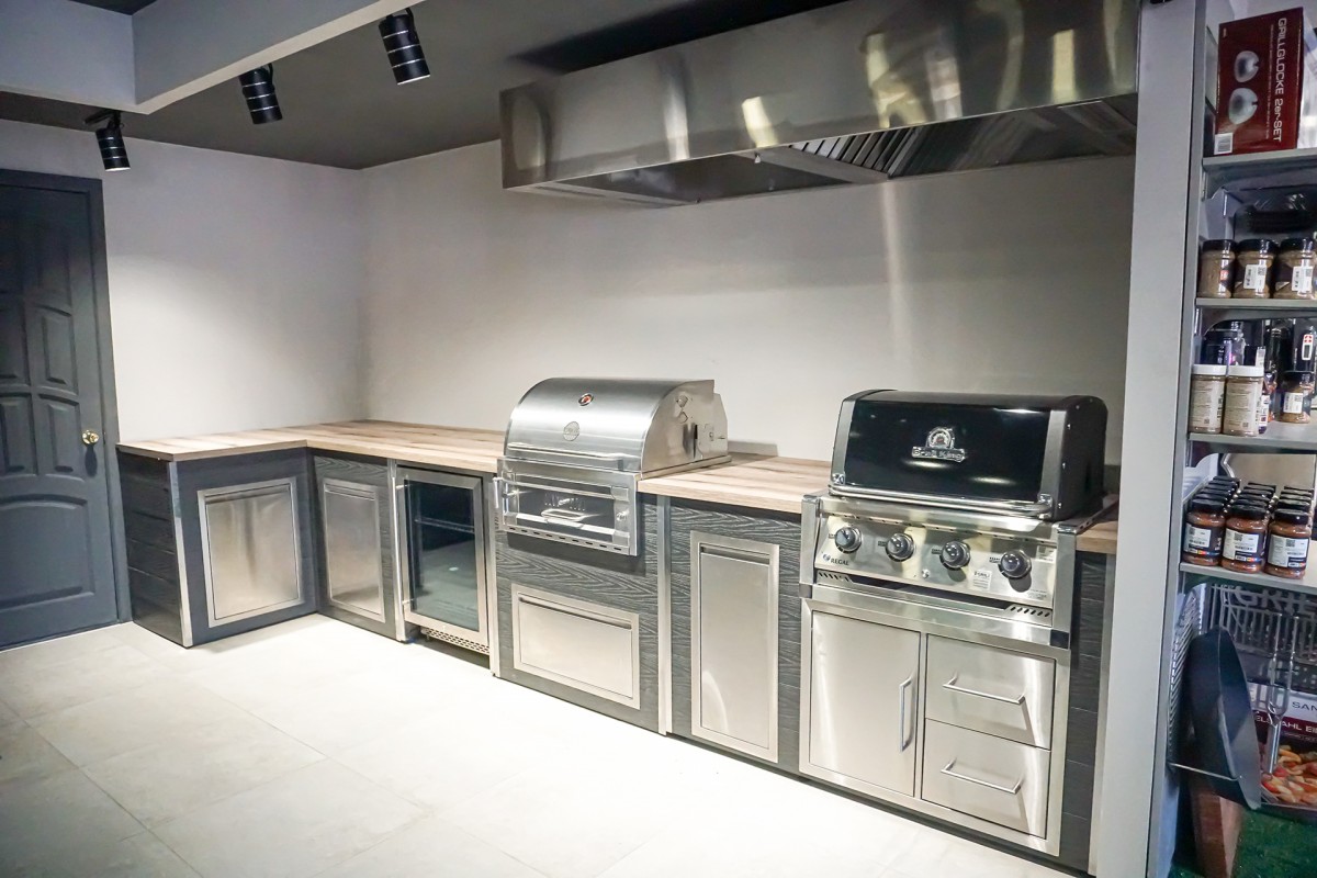 Барбекю кухня с газовым и угольным грилем (Broil King Regal 420 и GRILLI Fiery Fish) 4.4 м.п.