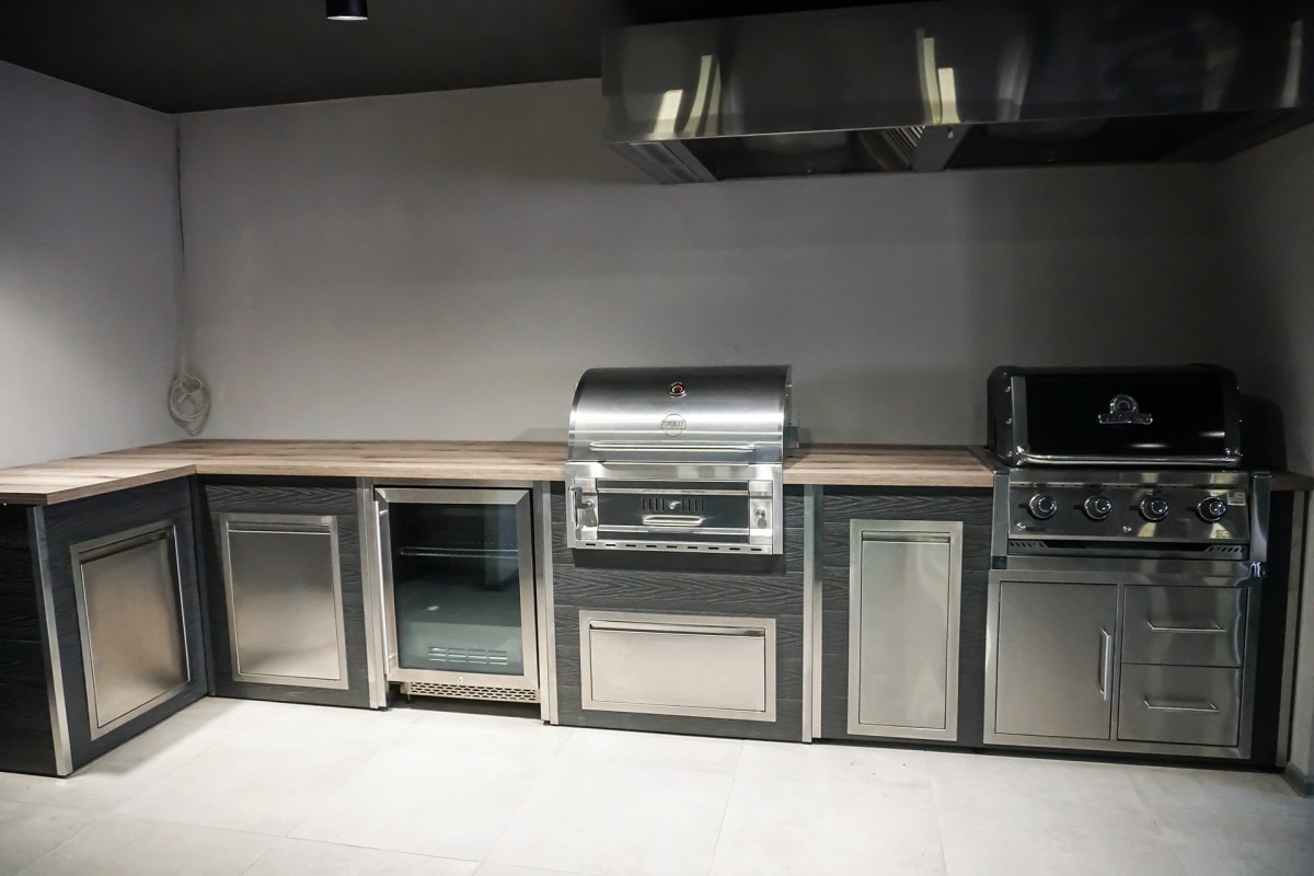 Барбекю кухня с газовым и угольным грилем (Broil King Regal 420 и GRILLI Fiery Fish) 4.4 м.п.