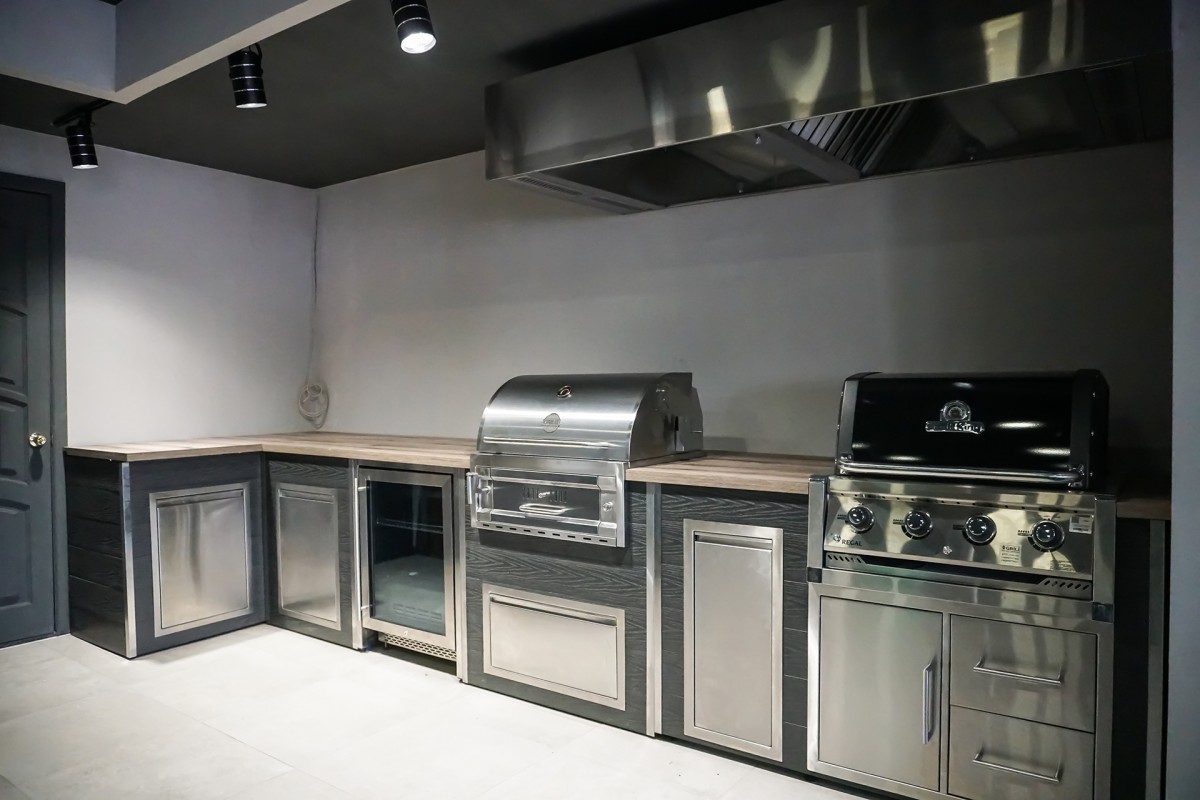 Барбекю кухня с газовым и угольным грилем (Broil King Regal 420 и GRILLI Fiery Fish) 4.4 м.п.