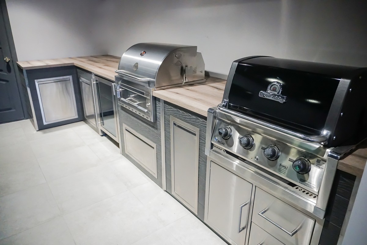 Барбекю кухня с газовым и угольным грилем (Broil King Regal 420 и GRILLI Fiery Fish) 4.4 м.п.