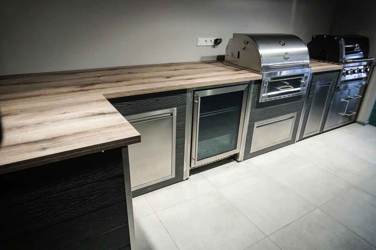 Барбекю кухня с газовым и угольным грилем (Broil King Regal 420 и GRILLI Fiery Fish) 4.4 м.п.