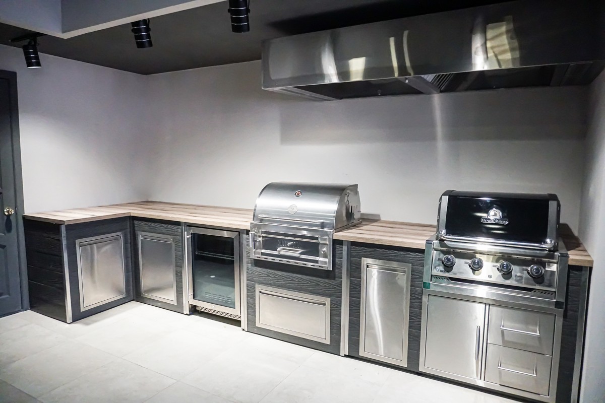 Барбекю кухня с газовым и угольным грилем (Broil King Regal 420 и GRILLI Fiery Fish) 4.4 м.п.