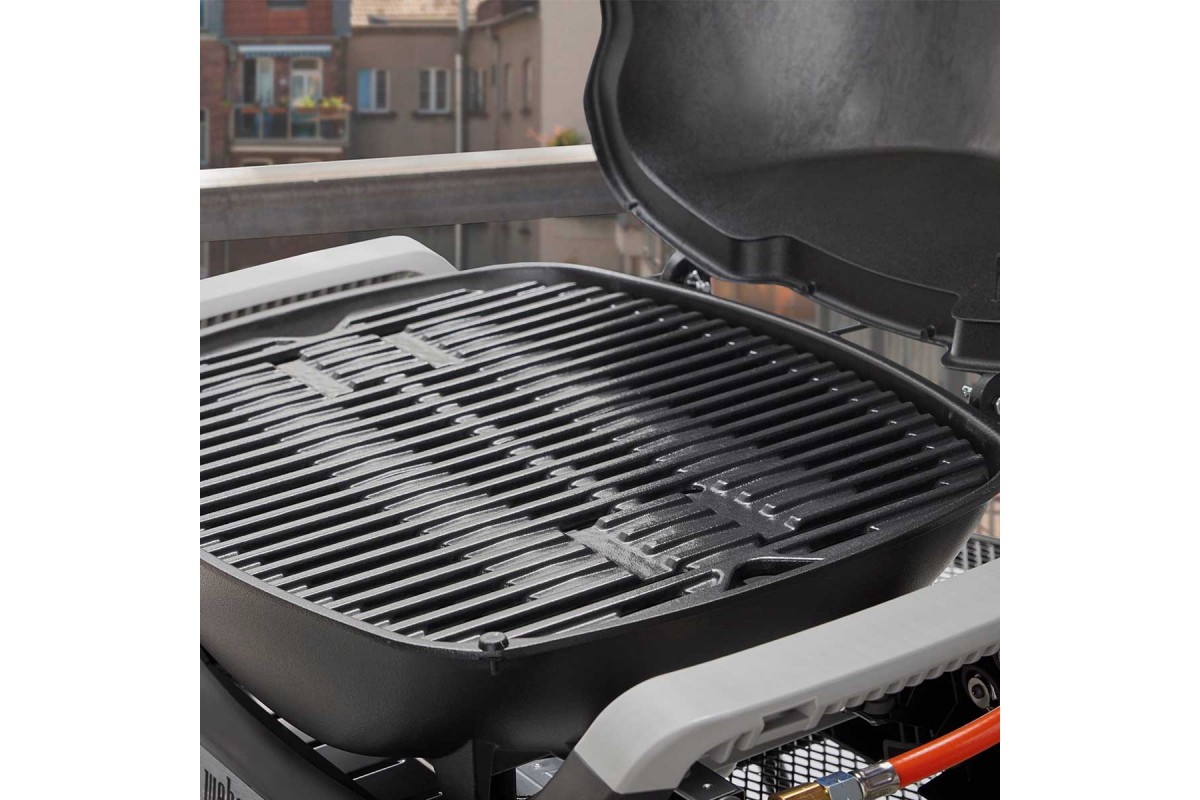 Газовый гриль Weber Q1200N Black с боковыми столиками 1501070