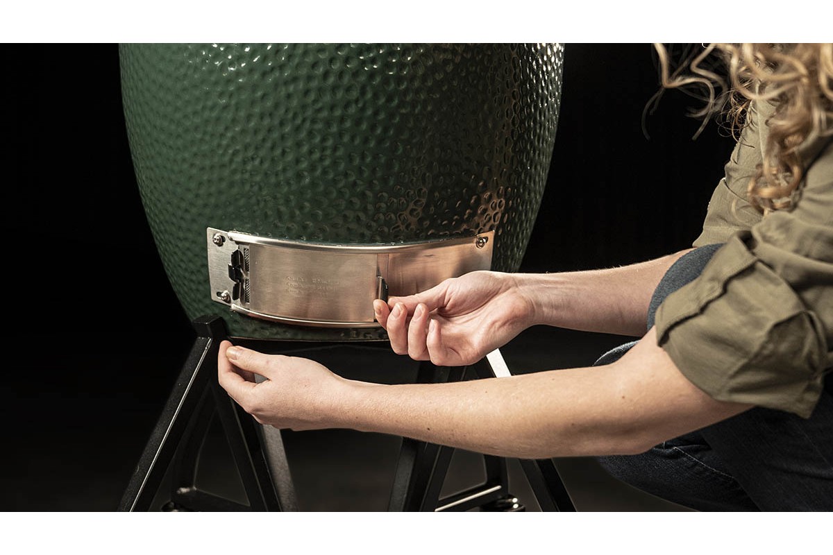 Заслонка нижняя металлическая для грилей Big Green Egg M-L 104045