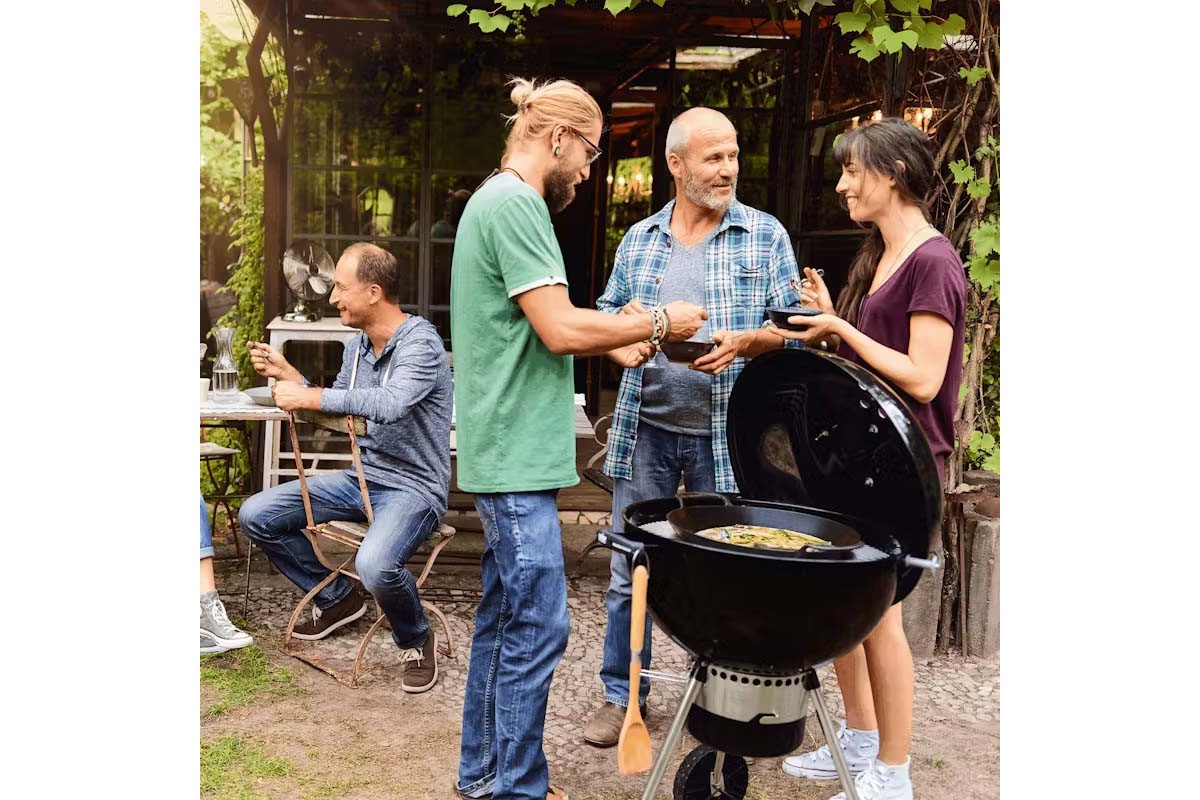 Угольный гриль Master-Touch GBS SE E-5755 чёрный Weber 14801004