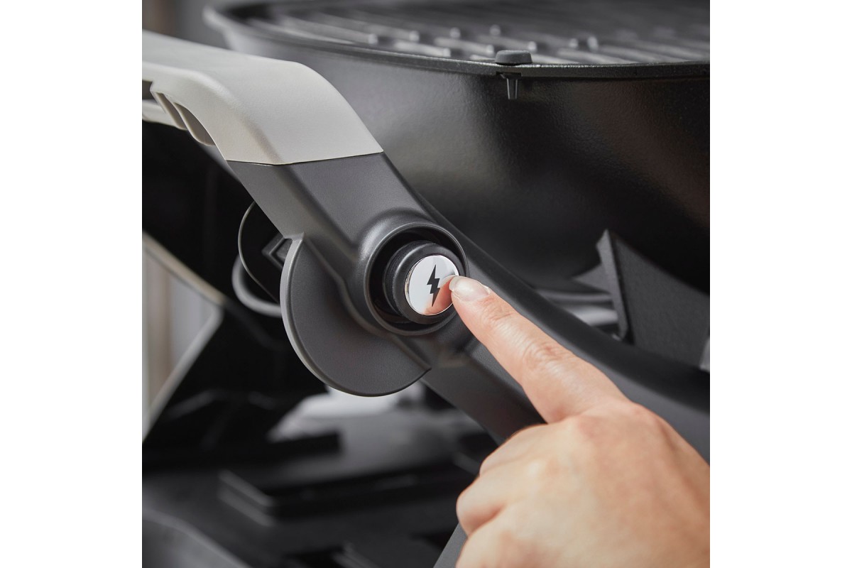 Газовий гриль Weber Q1200N Black з бічними столиками на підставці 1501085