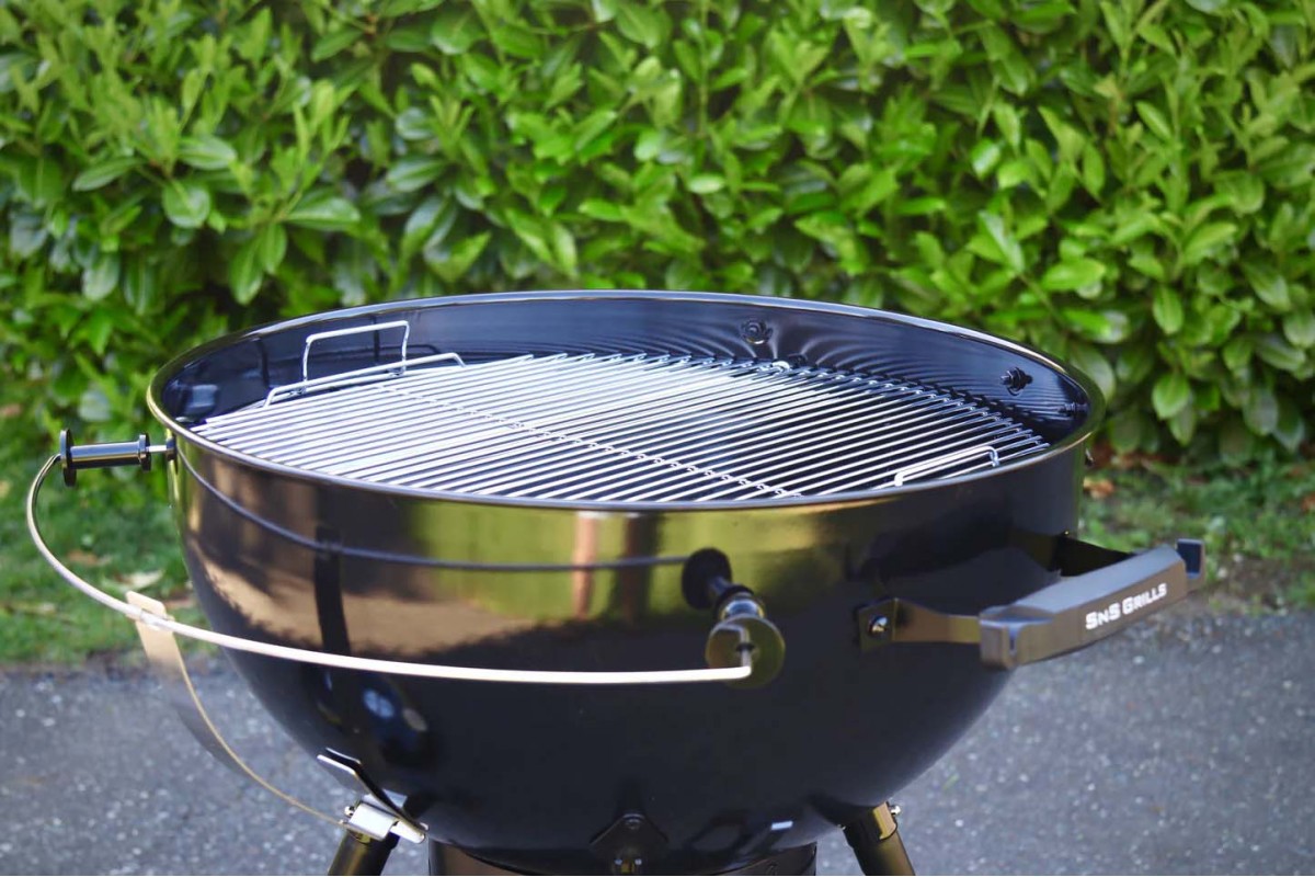 Вугільний гриль Slow and Sear Black Editionl Kettle Grill 57 см + кошик Deluxe SNS-KET-BK