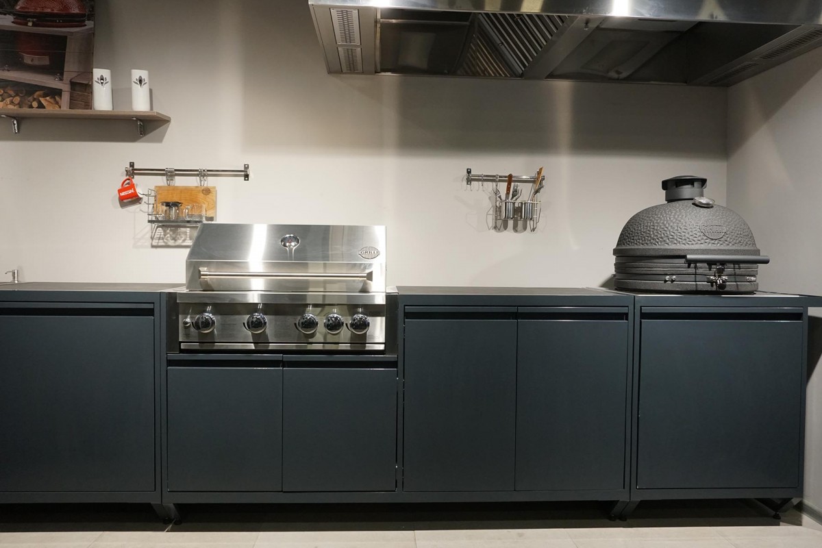 Уличная кухня-барбекю с газовым грилем Kapitan, угольным грилем Kamado L и мойкой GRILLI 777958