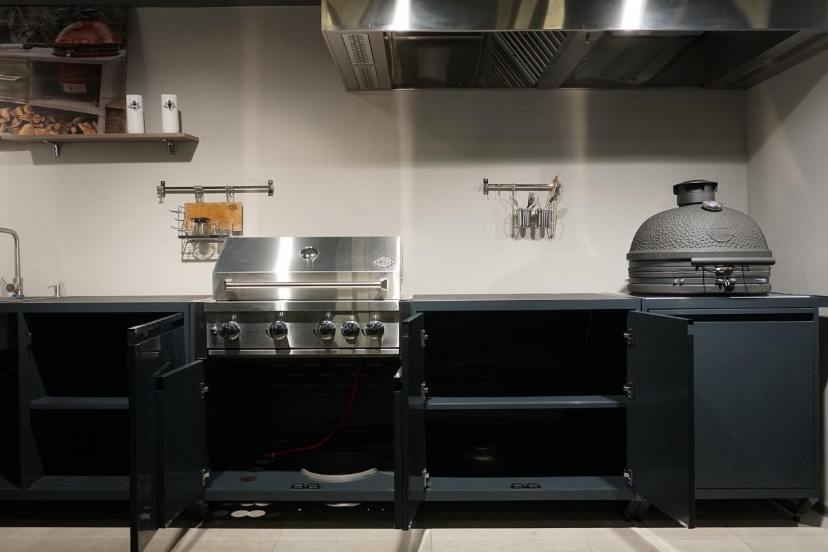 Уличная кухня-барбекю с газовым грилем Kapitan, угольным грилем Kamado L и мойкой GRILLI 777958