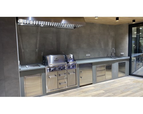 Бетонна вулична кухня з газовим гриль Broil King Imperial XLS і вбудованим холодильником (4,86 м.п.)