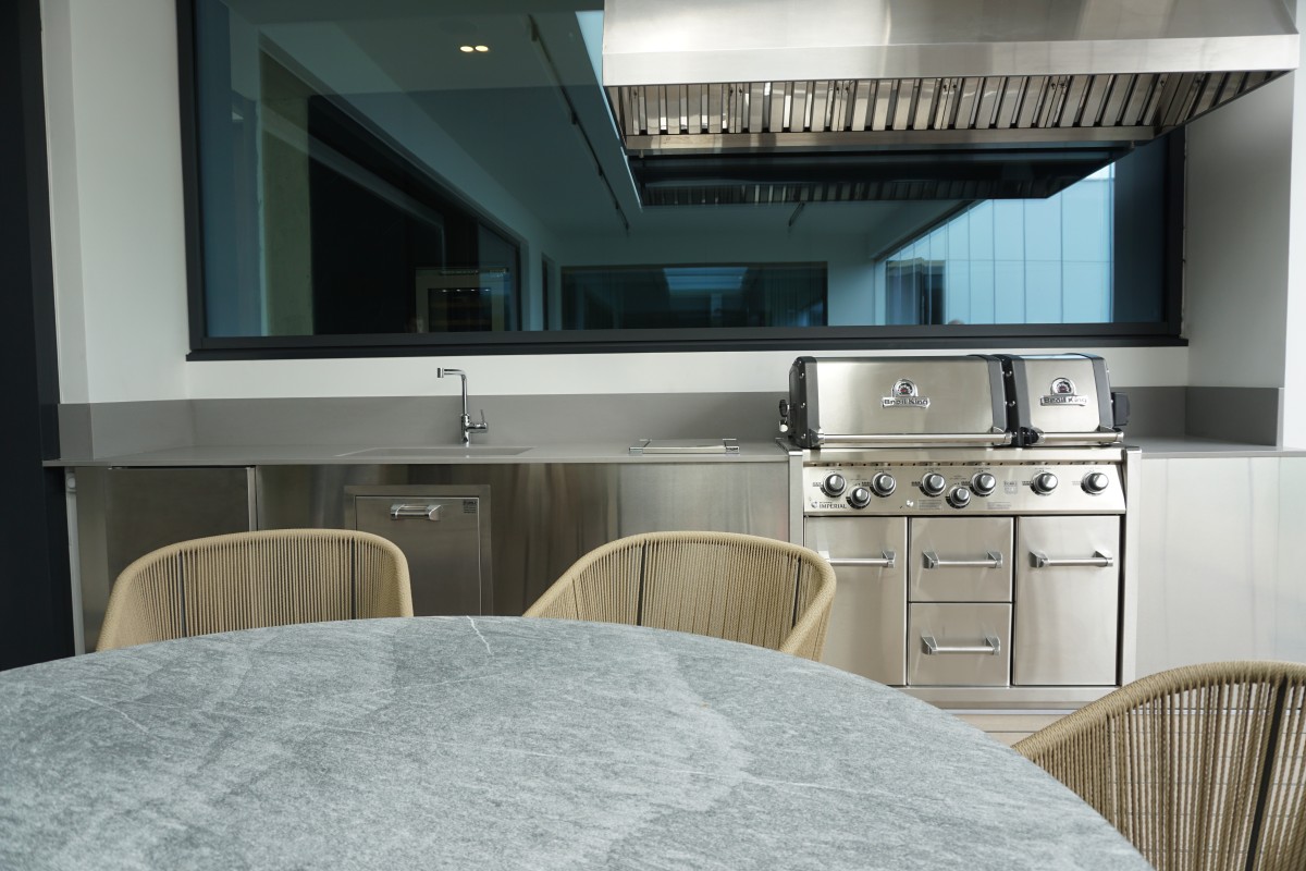 Дизайнерская кухня из нержавеющей стали с двухкамерным газовым грилем Imperial XLS тм BroilKing (4,17 м.п.)