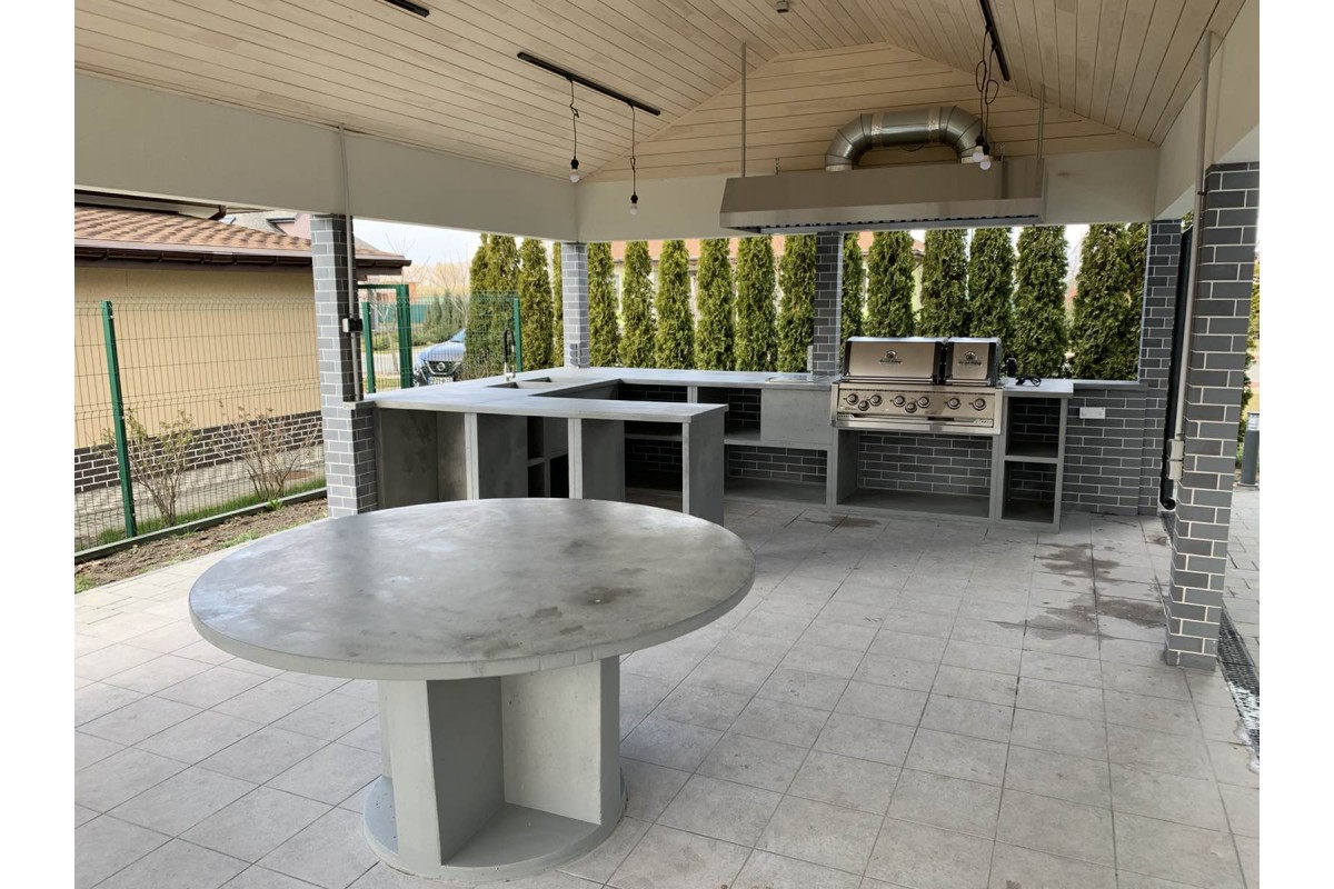 П-Образная бетонная уличная кухня с двухкамерным газовым грилем Imperial 690XL тм Broil King (7,43 м.п.)