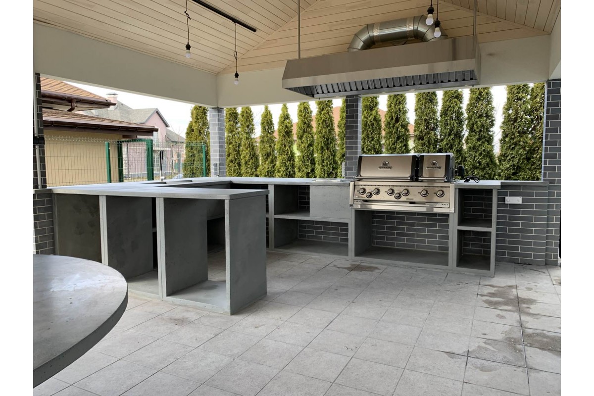 П-Образная бетонная уличная кухня с двухкамерным газовым грилем Imperial 690XL тм Broil King (7,43 м.п.)