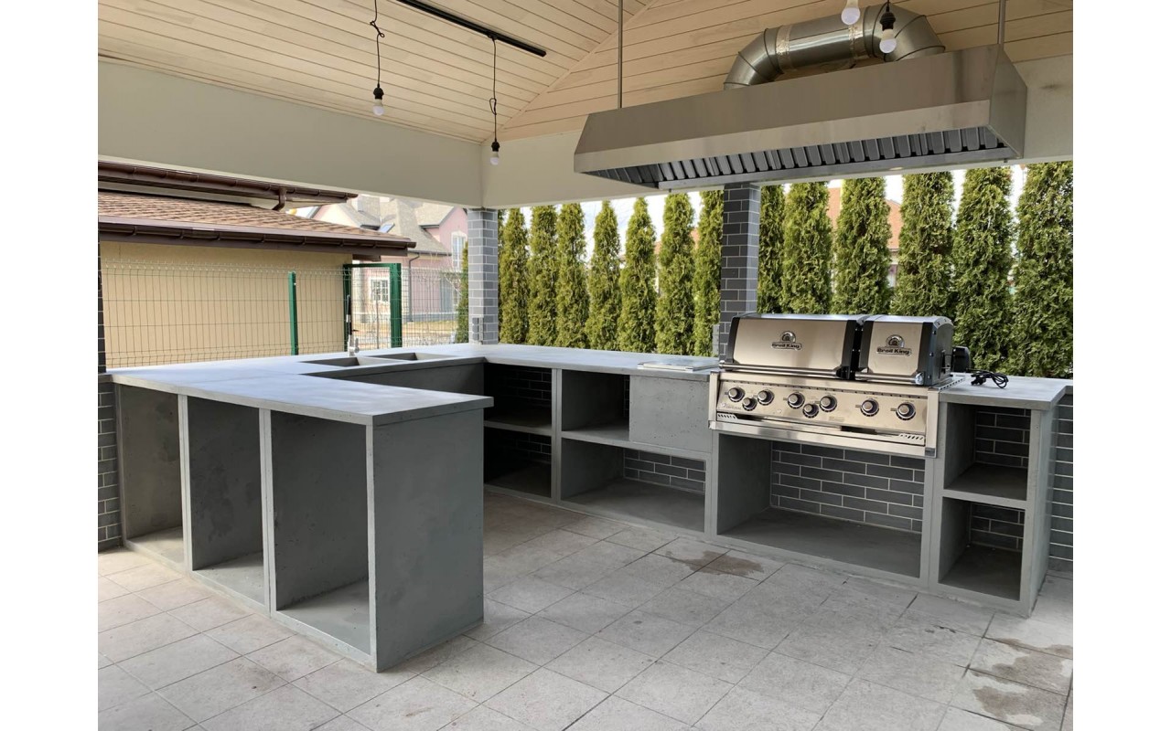 П-Образная бетонная уличная кухня с двухкамерным газовым грилем Imperial 690XL тм Broil King (7,43 м.п.)