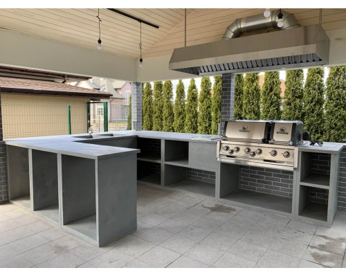 П-Образная бетонная уличная кухня с двухкамерным газовым грилем Imperial 690XL тм Broil King (7,43 м.п.)