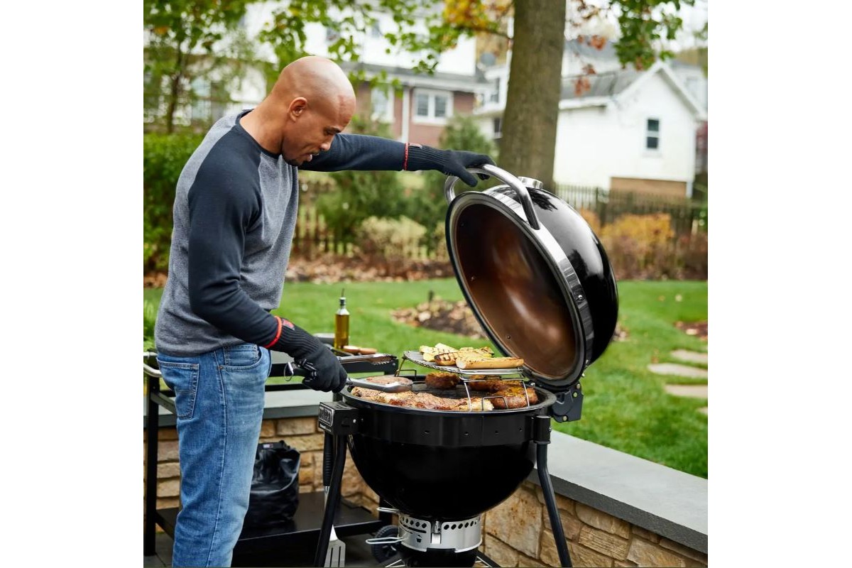 Вугільний гриль Weber Summit Kamado E6 61см 18201004