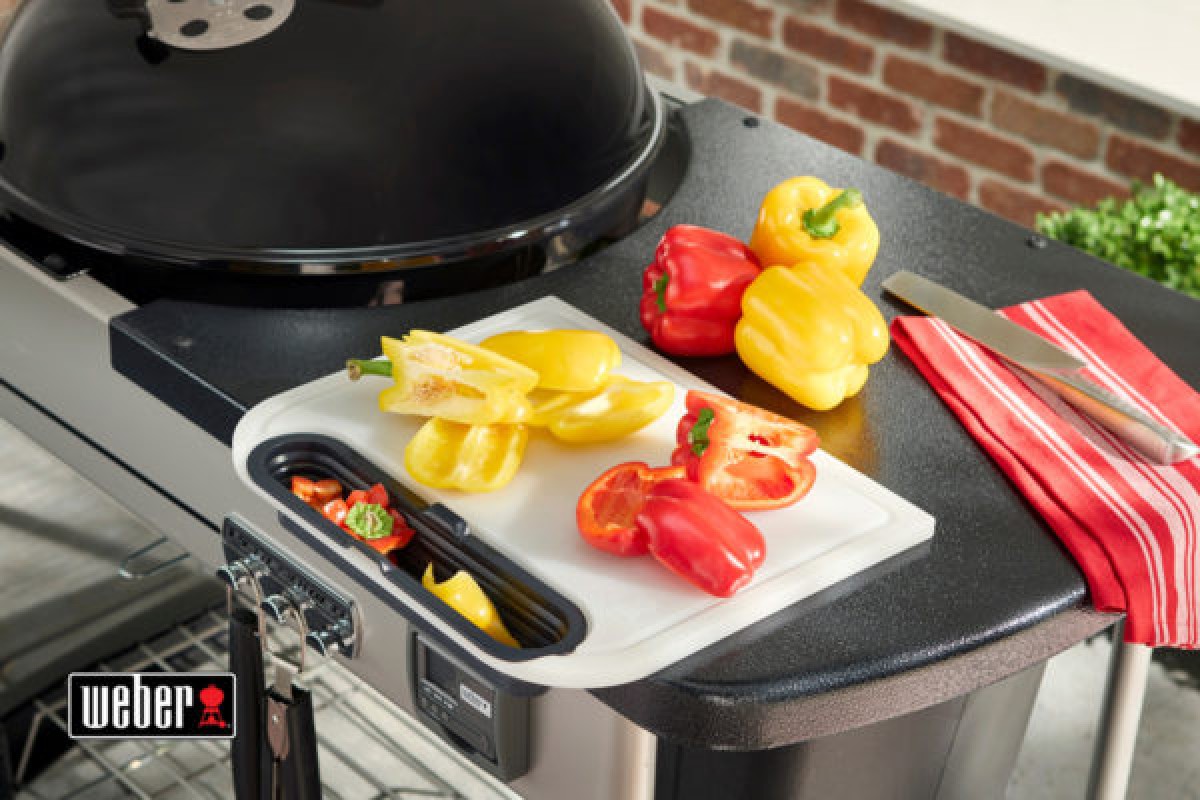 Доска для нарезания пластиковая с ёмкостью Weber 7032