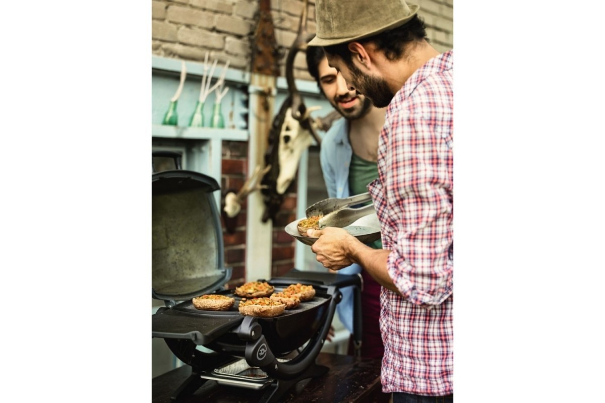 Электрический гриль Weber Q1400 (черный) с подставкой 52020879